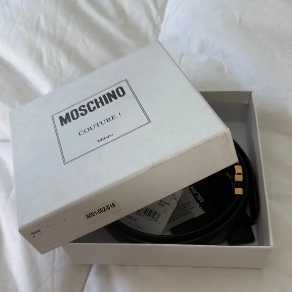 Moschino women’s Black Belt with Gold Logo - Picture 4 of 5